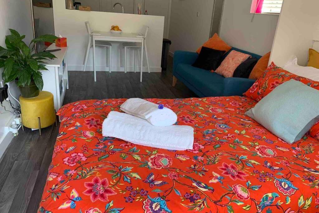 Bournemouth Nr Town Beach Train Coach Shops Lovely Entire Apartment Allows Quiet Good Dogs Eksteriør billede