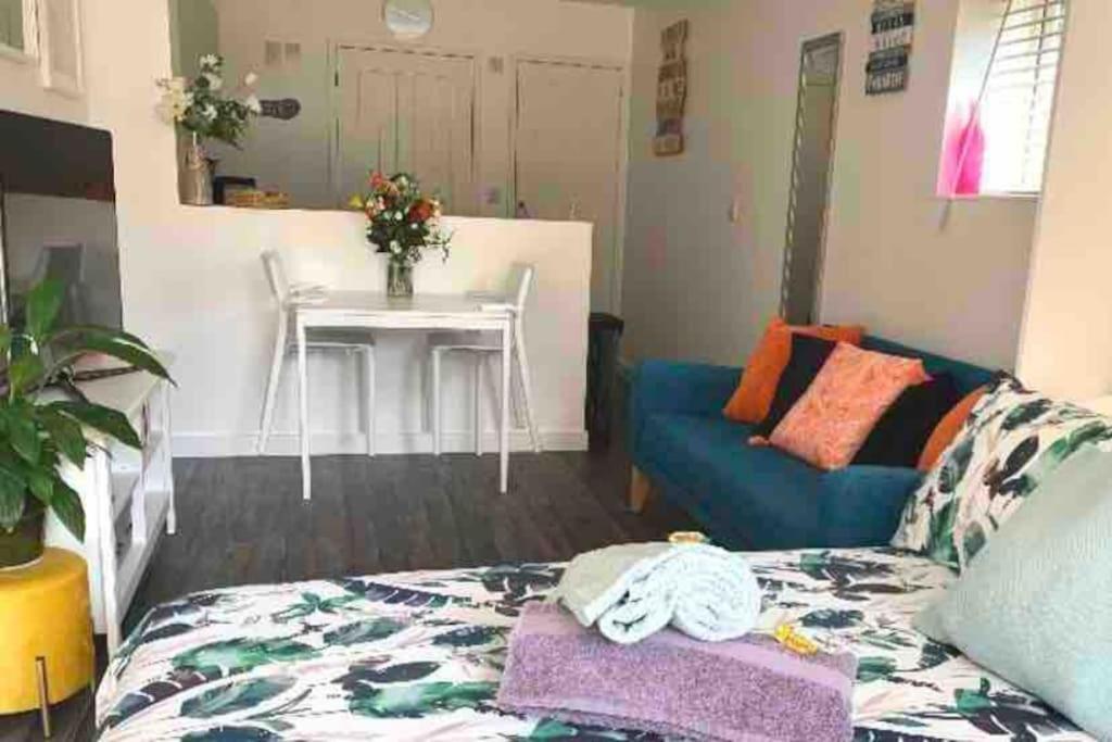 Bournemouth Nr Town Beach Train Coach Shops Lovely Entire Apartment Allows Quiet Good Dogs Eksteriør billede